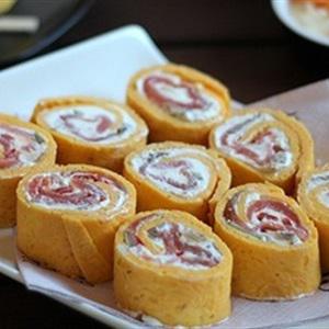 Cách làm trứng cuộn cá hồi