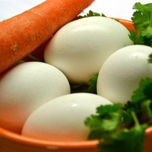 Cách làm trứng cuộn cà rốt băm