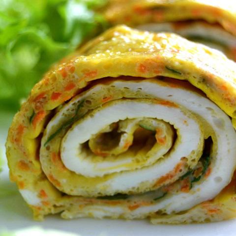 Cách làm trứng cuộn cà rốt băm