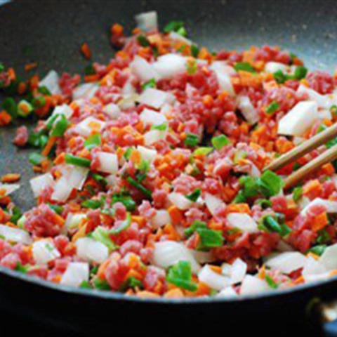 Cách làm trứng cuộn cơm chiên Hàn Quốc