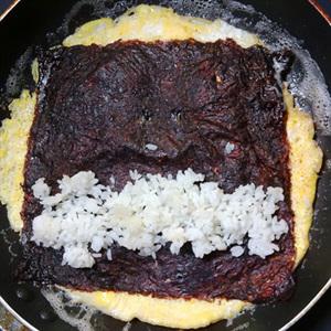 Cách làm trứng cuộn cơm lạ miệng