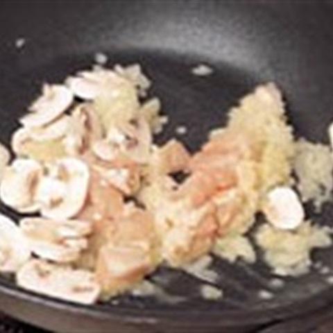 Cách làm trứng cuộn cơm