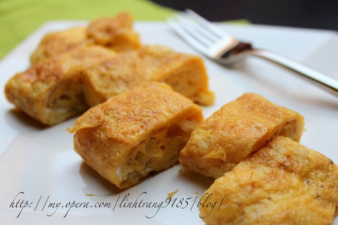 Trứng cuộn hành tây chiên bơ