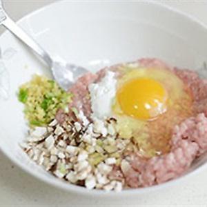 Cách làm trứng cuộn hấp nấm