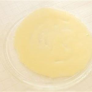 Cách làm trứng cuộn kem dâu tây bằng lò vi sóng