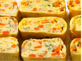 Trứng cuộn kiểu Hàn đơn giản, bắt mắt