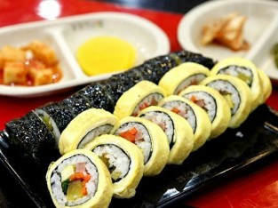 Trứng cuộn kiểu sushi