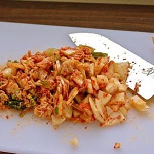 Cách làm trứng cuộn kim chi