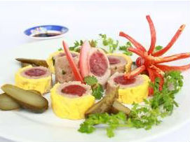 Trứng cuộn lạp xưởng chua