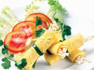 Trứng cuộn nấm kim châm