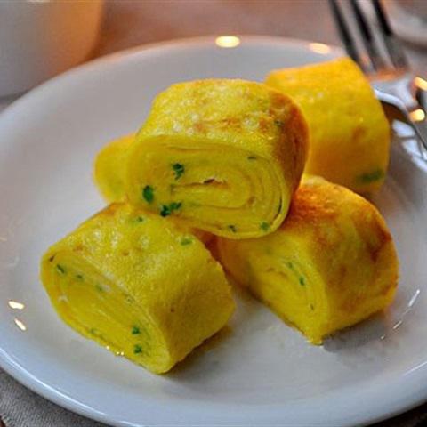 Cách tráng trứng cuộn nhiều lớp