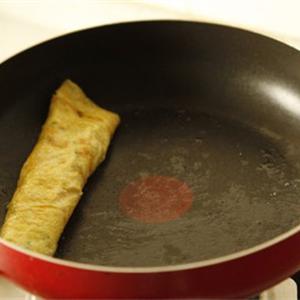 Cách làm trứng cuộn phô mai chiên