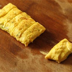 Cách làm trứng cuộn phô mai chiên