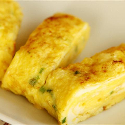 Cách làm trứng cuộn phô mai chiên