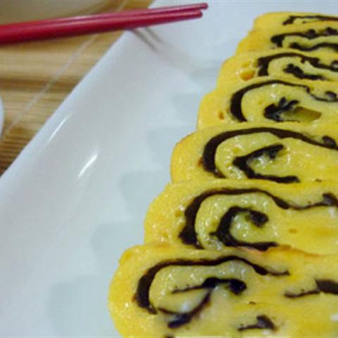 Cách làm trứng cuộn rong biển khô