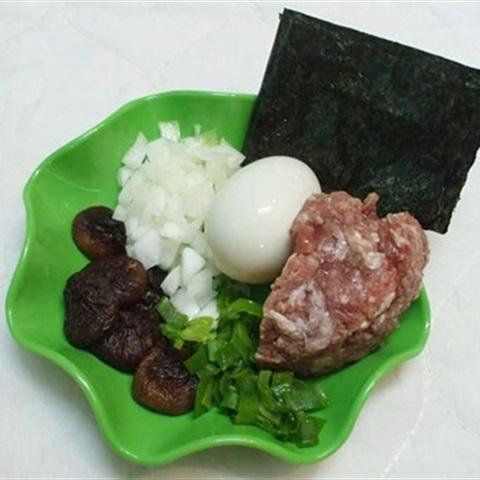 Cách làm trứng cuộn rong biển, thịt bò băm