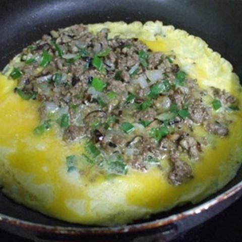 Cách làm trứng cuộn rong biển, thịt bò băm