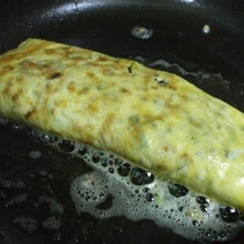 Cách làm trứng cuộn rong biển, thịt bò băm