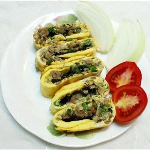 Cách làm trứng cuộn rong biển, thịt bò băm
