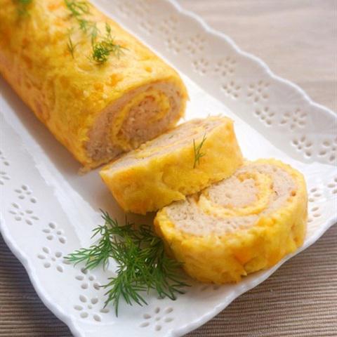Cách làm trứng cuộn thịt gà
