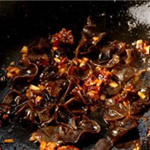 Cách làm trứng cút chiên sốt nấm mèo