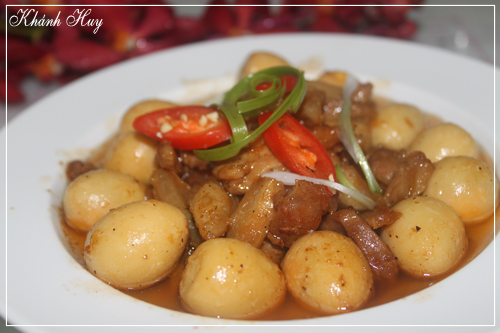 Trứng cút kho thịt