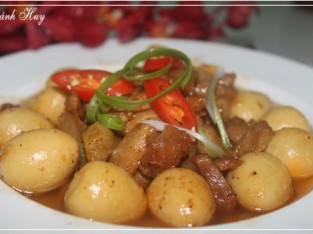 Trứng cút kho thịt