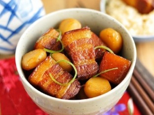 Trứng cút kho thịt