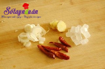 Trứng cút kho xì dầu làm nhanh ăn ngon cho bữa tối