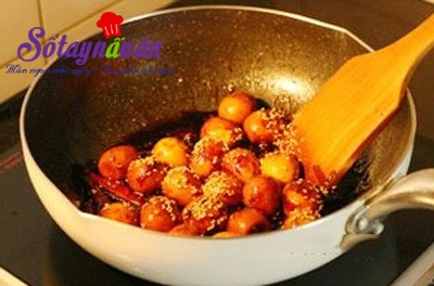 Trứng cút kho xì dầu làm nhanh ăn ngon cho bữa tối