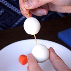 Cách làm trứng cút người tuyết