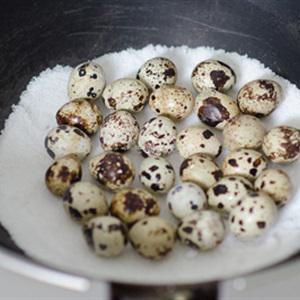 Cách làm trứng cút rang muối