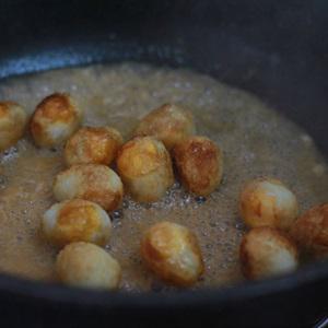 Cách làm trứng cút rim chao