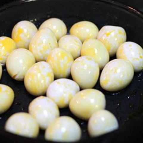 Cách làm trứng cút rim mặn