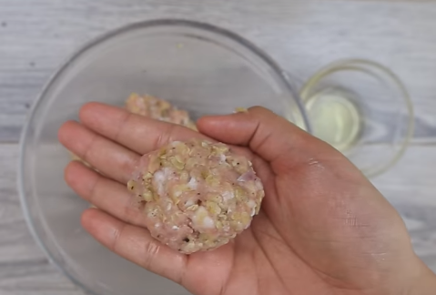 Trứng cút sốt chua ngọt nóng hổi, hấp dẫn, ăn một lần là mê