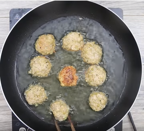 Trứng cút sốt chua ngọt nóng hổi, hấp dẫn, ăn một lần là mê