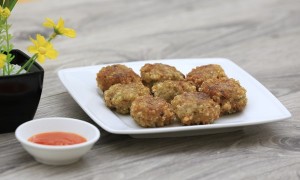 Trứng cút sốt chua ngọt nóng hổi, hấp dẫn, ăn một lần là mê