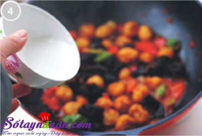 Trứng cút xào mộc nhĩ chua ngọt