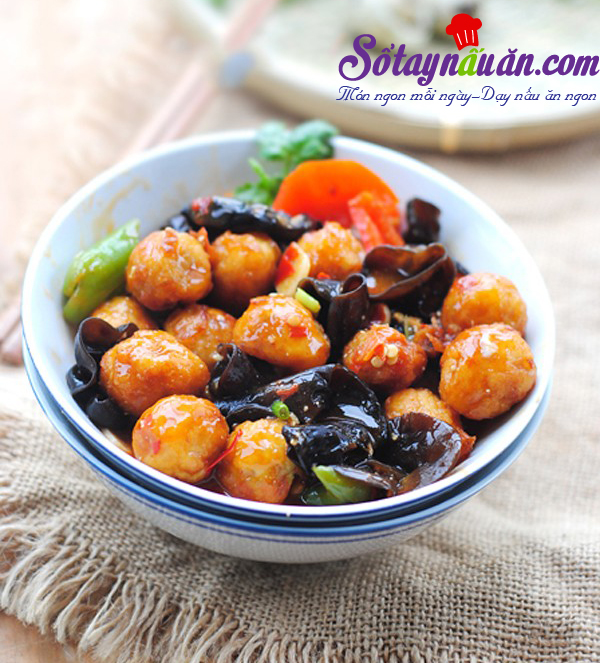 Trứng cút xào mộc nhĩ chua ngọt