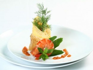 Trứng đúc hải sản cuốn rau