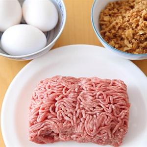 Cách làm trứng đúc thịt chiên giòn