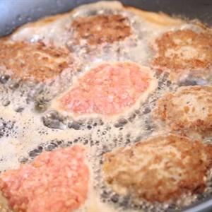 Cách làm trứng đúc thịt chiên giòn