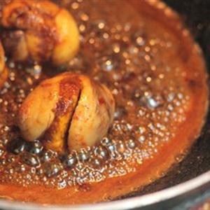 Cách làm trứng gà lộn xào me