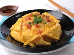 Trứng gói cơm xá xíu