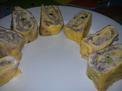 Trứng hấp cuộn thịt