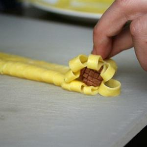 Cách làm trứng hình hoa