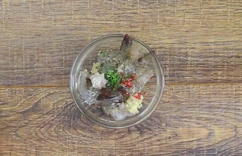 Trứng khuôn ớt áp chảo hút mắt cho mâm cơm thêm sắc màu