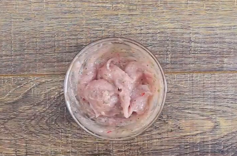 Trứng khuôn ớt áp chảo hút mắt cho mâm cơm thêm sắc màu