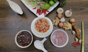 Trứng muối cuộn thịt lăn dừa chiên giòn ngon miễn chê