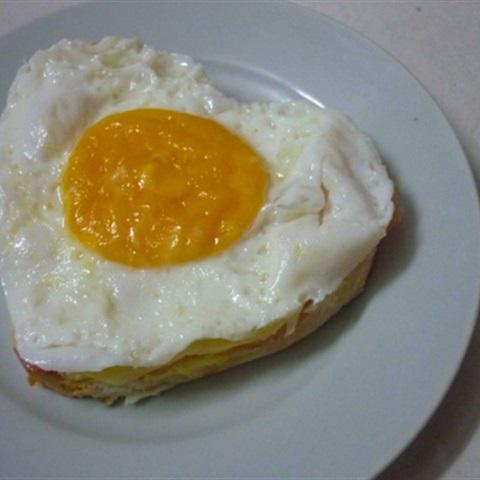 Cách làm trứng ốp la hình trái tim